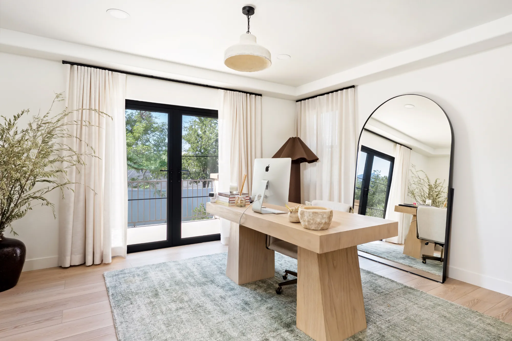 Whitestone_slider-door